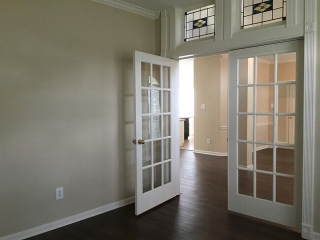 Building Photo - 141 S Laguna Pointe Dr