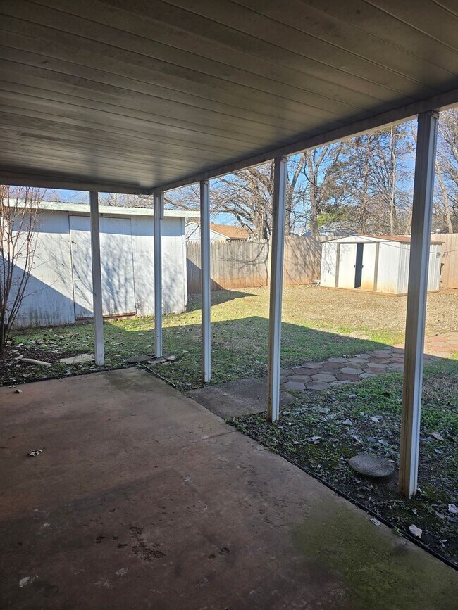 Building Photo - Newly Remodeled