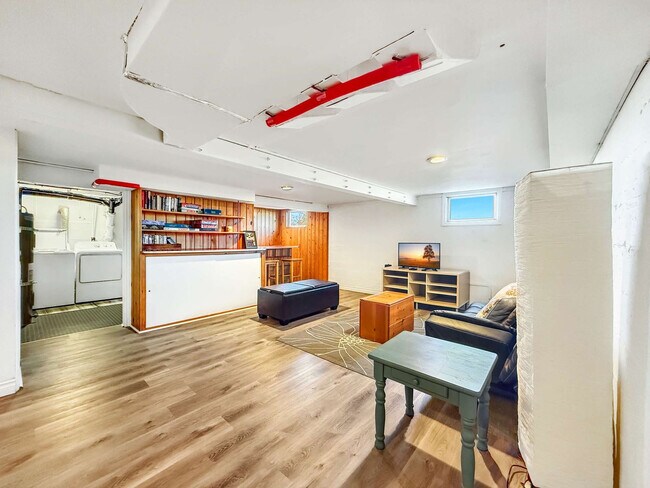 Building Photo - 1430 W Hendrickson Rd