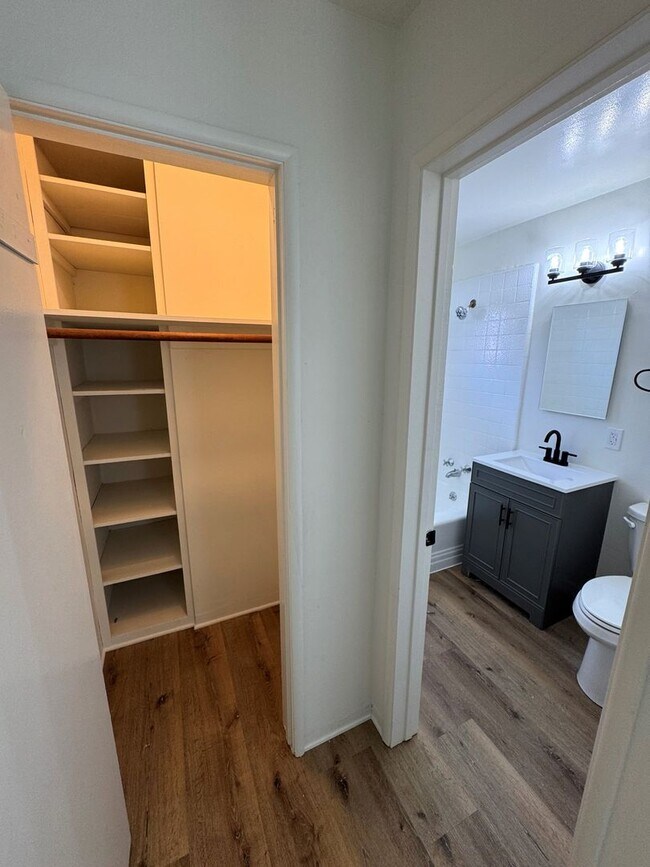 Building Photo - lang