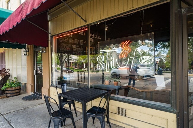 Building Photo - 1654 Ashland Ave