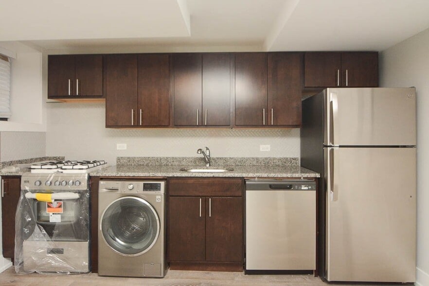 Building Photo - 438 W Belden Ave