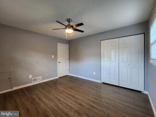 Building Photo - 502 Roberts Dr NW