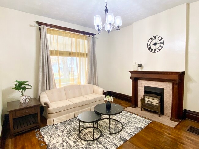 Building Photo - 1374 Neil Ave