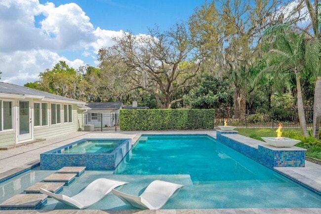 Building Photo - 812 East Blvd