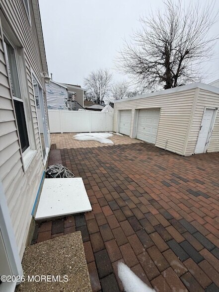 Building Photo - 67 5th St