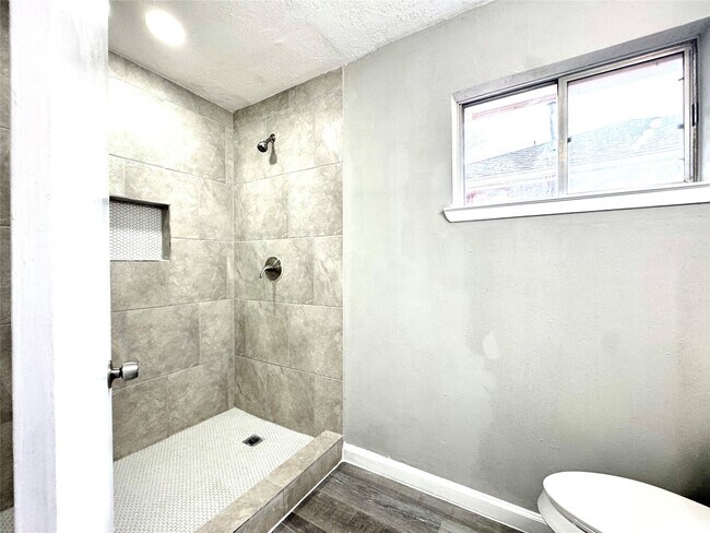 Primary Photo - 5538 Mackinaw St