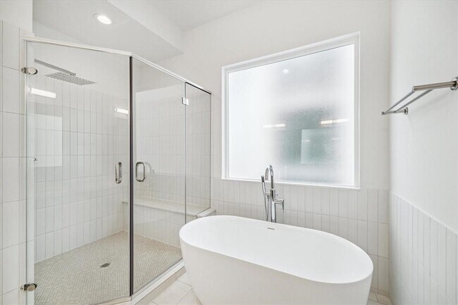 Building Photo - 1538 W Tidwell Rd