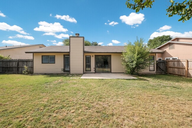Building Photo - 6967 Sunset Village Dr