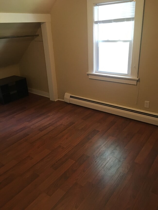 Building Photo - 1306 S 65th St