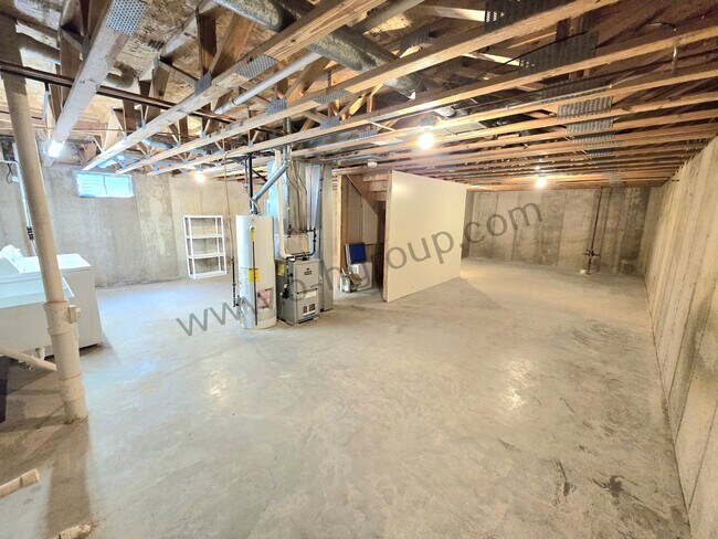 Building Photo - 8845 17th Ave