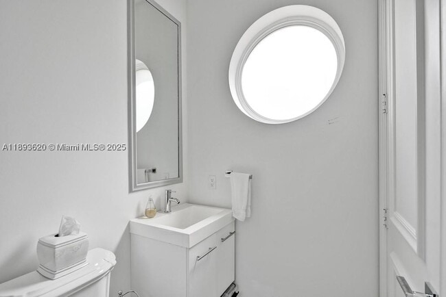 Building Photo - 1516 Island