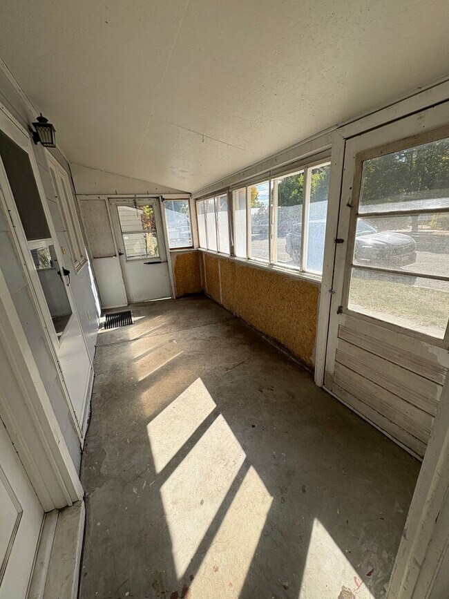 Building Photo - 309 S 33rd St
