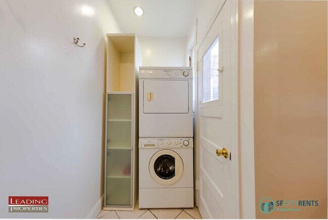 Building Photo - Marina: Immaculate Flat w/ 2 Bedrooms + Su...