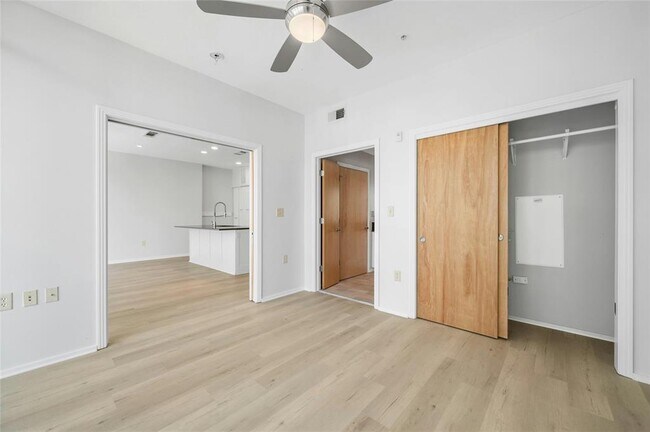 Building Photo - 1600 Barton Springs Rd