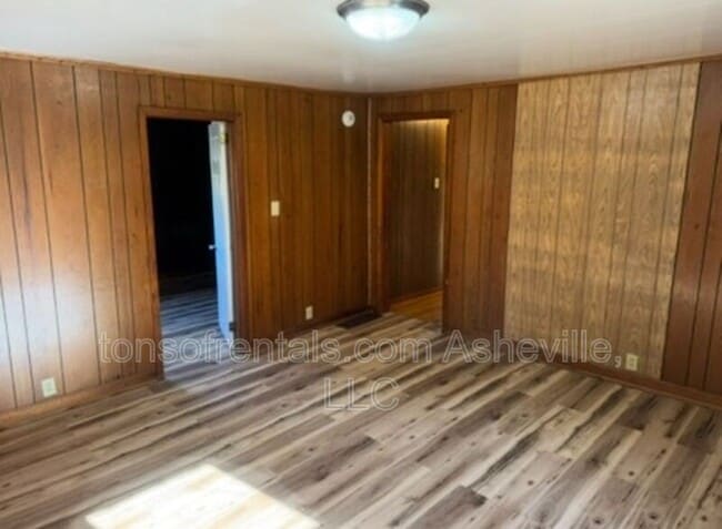 Building Photo - 418 Old Buckeye Cove Rd