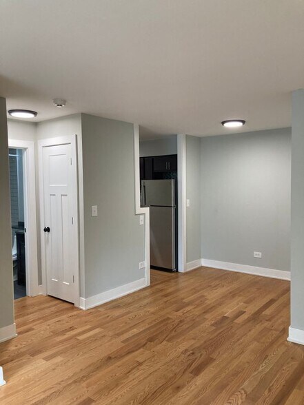 Building Photo - 696 Elm Pl
