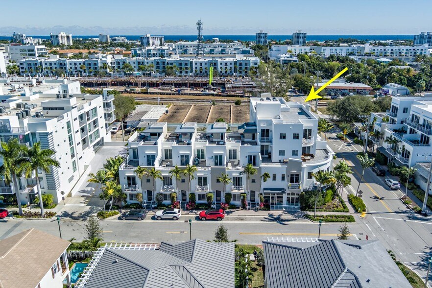 Building Photo - 111 SE 2nd St