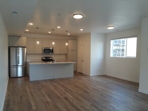 Building Photo - 3371 S Orchard Dr