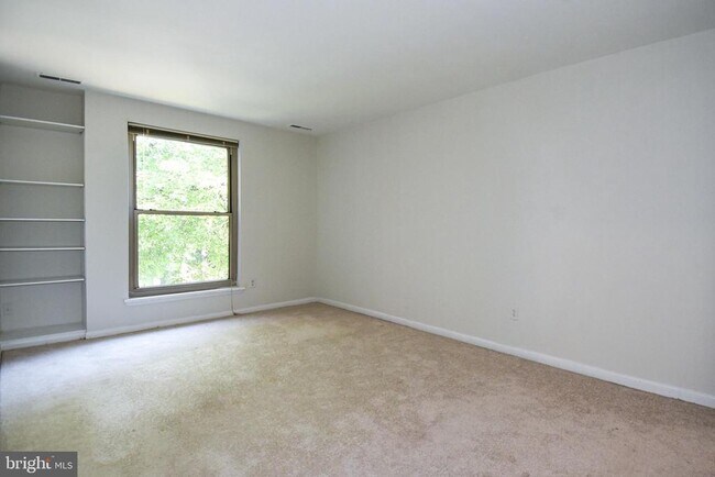 Building Photo - 3302 Woodburn Village Dr