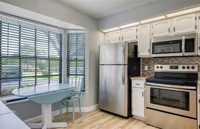 Building Photo - 2478 Bentley Dr