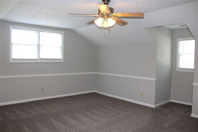 Building Photo - 1870 Rose Garden Ln