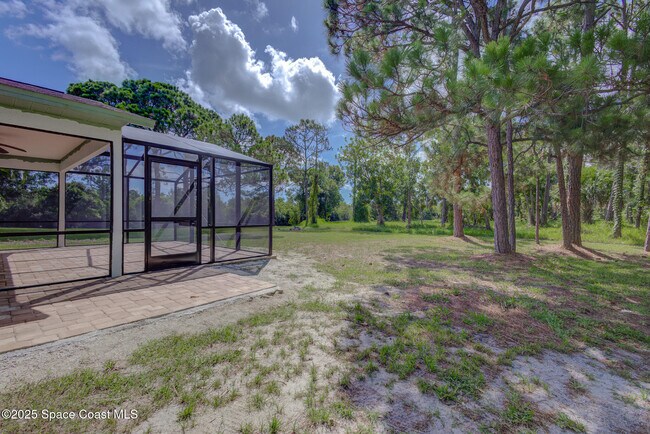 Building Photo - 1325 California Dr