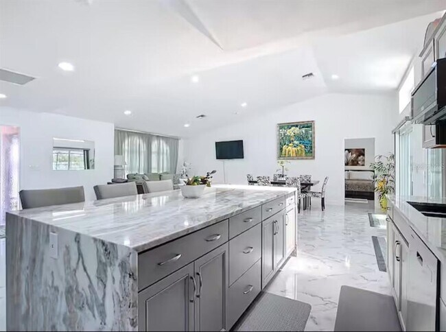 Building Photo - 9308 President Cir