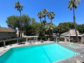 Building Photo - Sun Ridge Town Homes