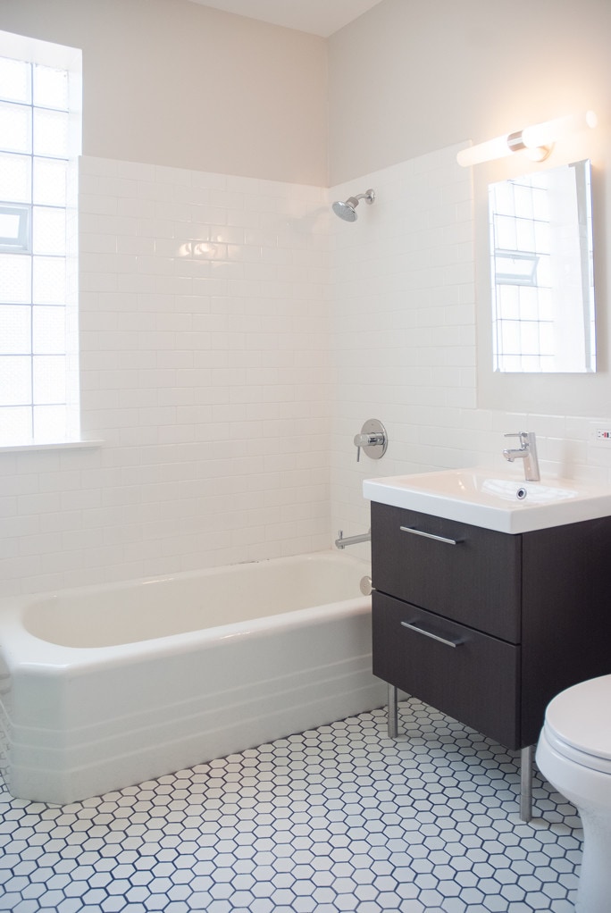 Bathroom - 2017 W Cullom Ave