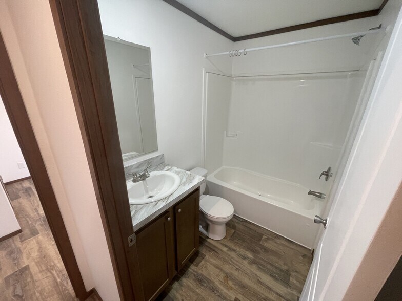 Building Photo - 10 Belmar St