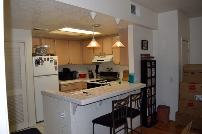 Primary Photo - Oxnard Condominium 1 Bedroom 1 Bathroom pr...