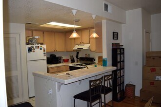 Building Photo - Oxnard Condominium 1 Bedroom 1 Bathroom pr...