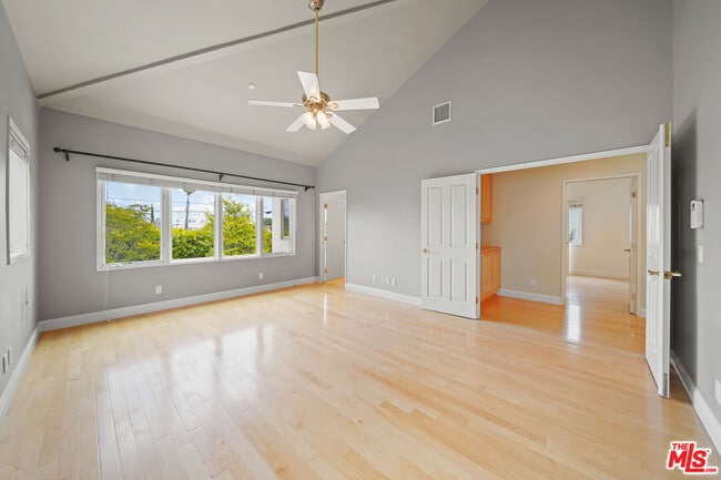 Building Photo - 248 S Swall Dr