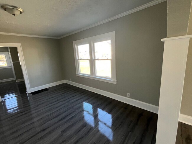 Building Photo - 2107/2105 central ave