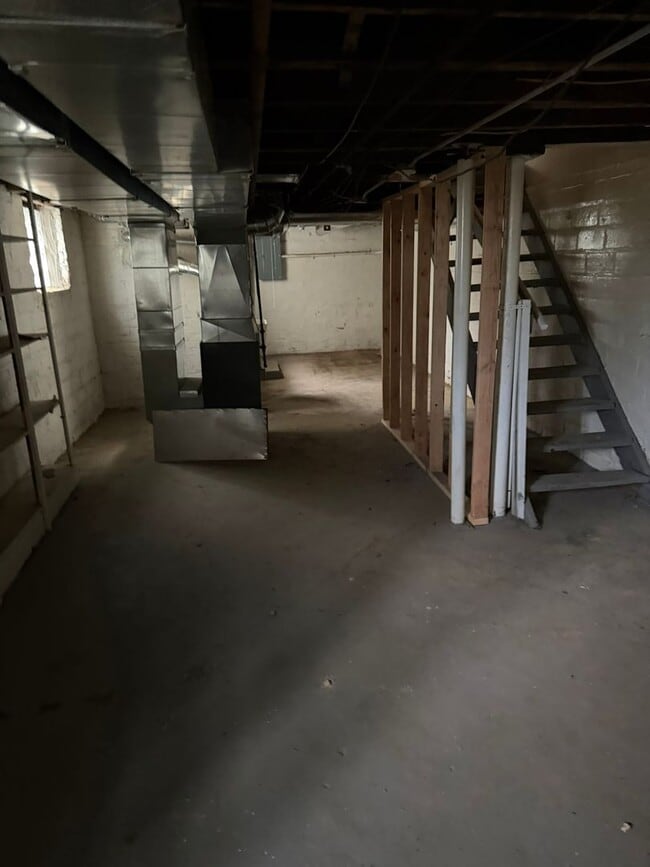 Building Photo - 3242-3242 Sycamore Rd