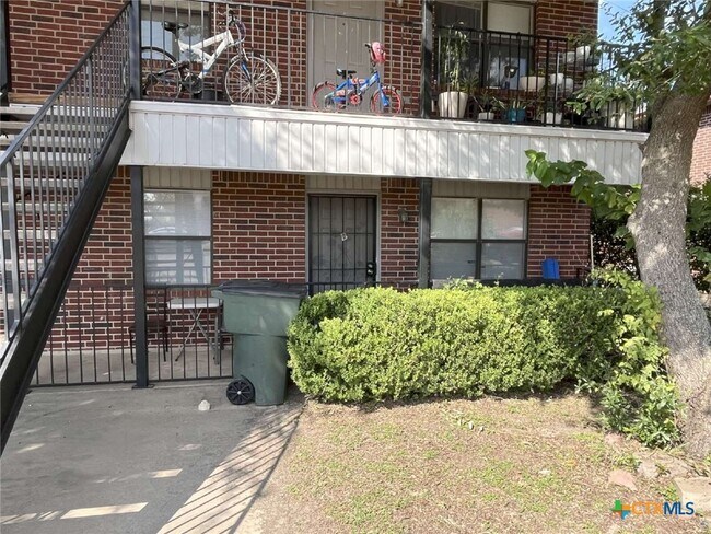 Building Photo - 1103 Circle M Dr