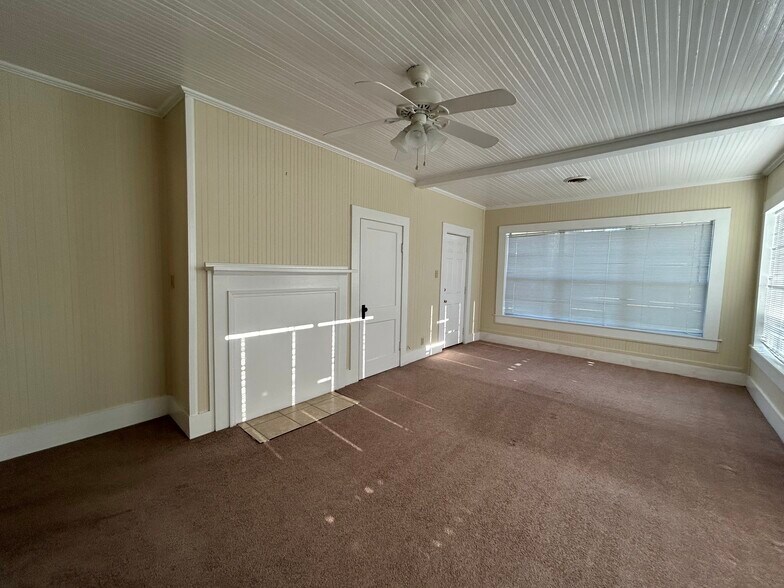 Building Photo - 409 E Barnard St