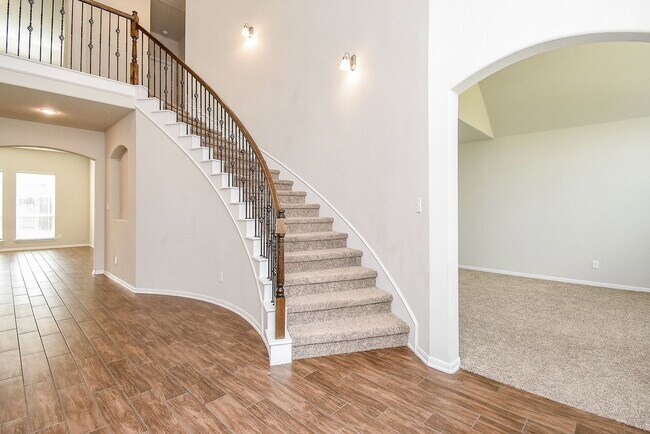 Building Photo - 4442 Buentello Dr
