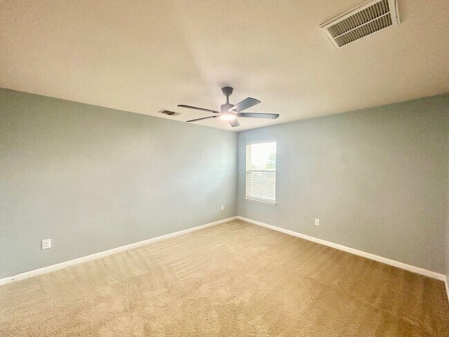 Building Photo - Gorgeous 4 Bed/ 3Bath house for rent! Avai...