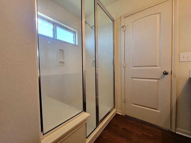 Building Photo - Spacious 3 Bedroom, 2.5 Bath Home with Garage & Tall Ceilings