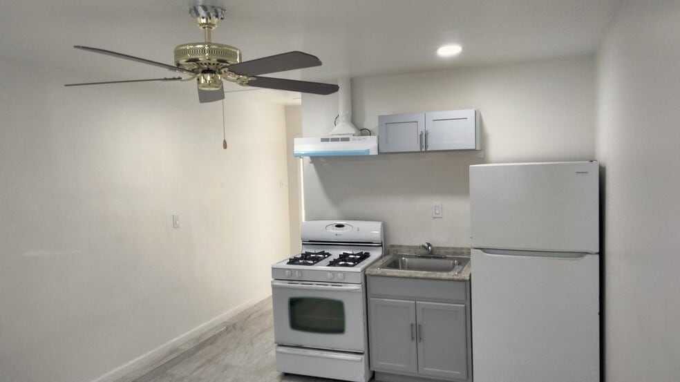 Building Photo - 3938 N Bonita St