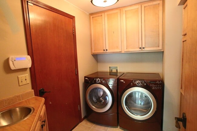 Building Photo - Beautiful 4BR/3BA Home in Steilacoom – Minutes to JBLM