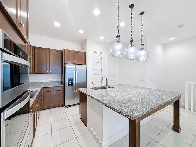 Building Photo - 10090 Sunnifa Aly