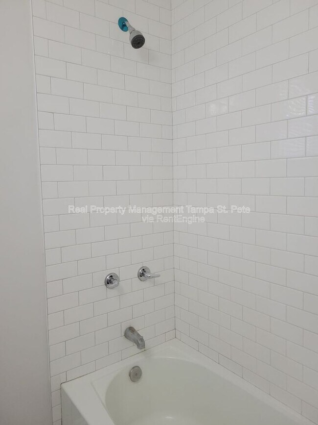 Building Photo - 618 17th Ave S