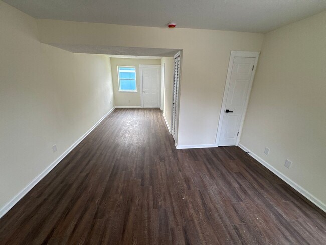 Building Photo - 4082 Forest Ave W