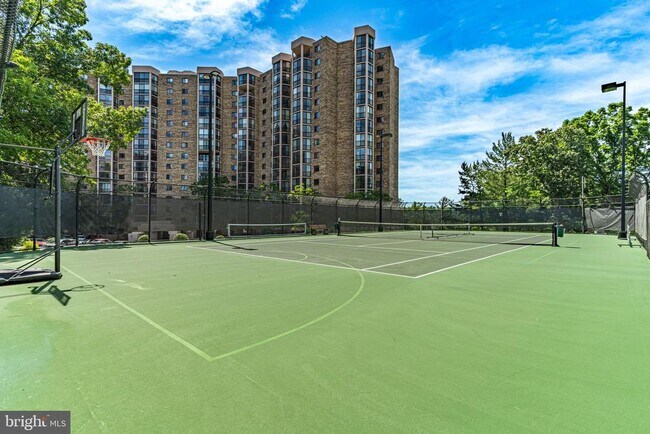 Building Photo - 5904 Mt Eagle Dr