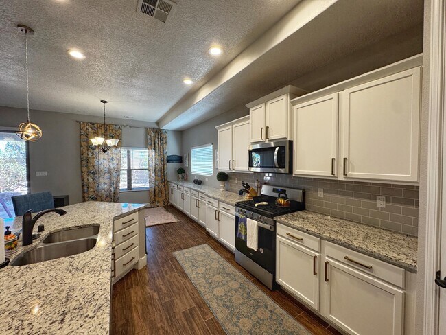 Building Photo - 6801 Prom Ave NE