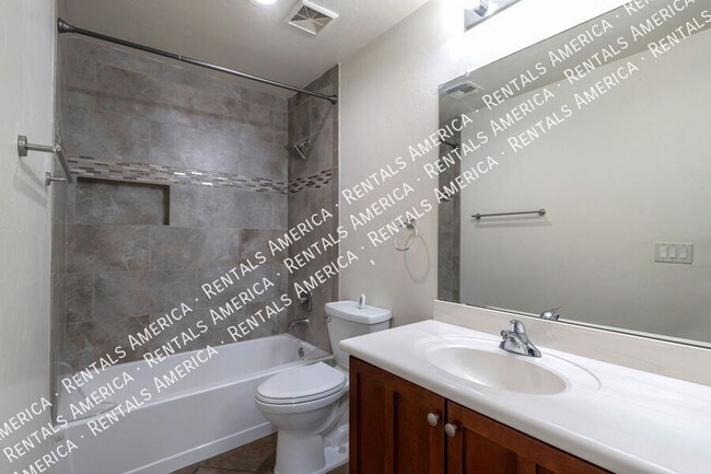 Building Photo - 14024 E Fairway Bluff Ct