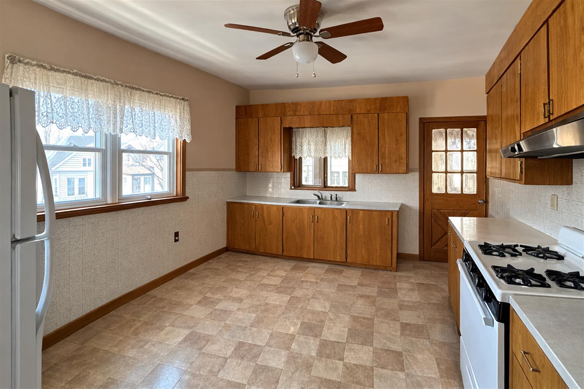 Building Photo - 1040 Broadway